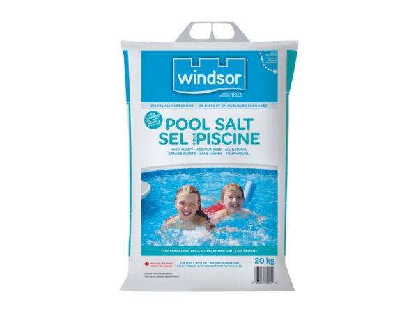 A bag of Windsor pool salt featuring two children swimming, designed for use in pools. Weight indicated: 20 kg.